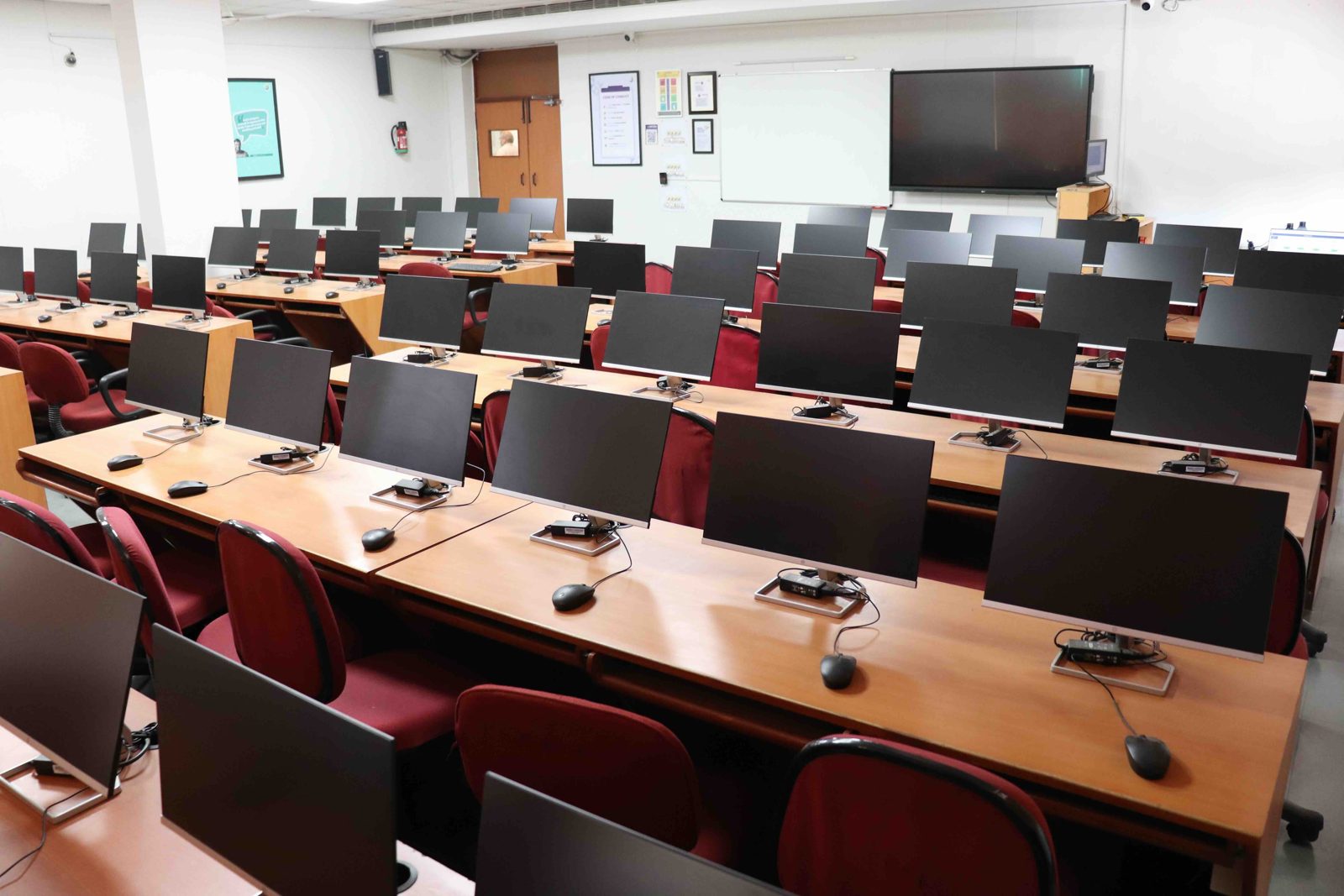 Computer / IT Lab at Jaipuria Lucknow — photo 2