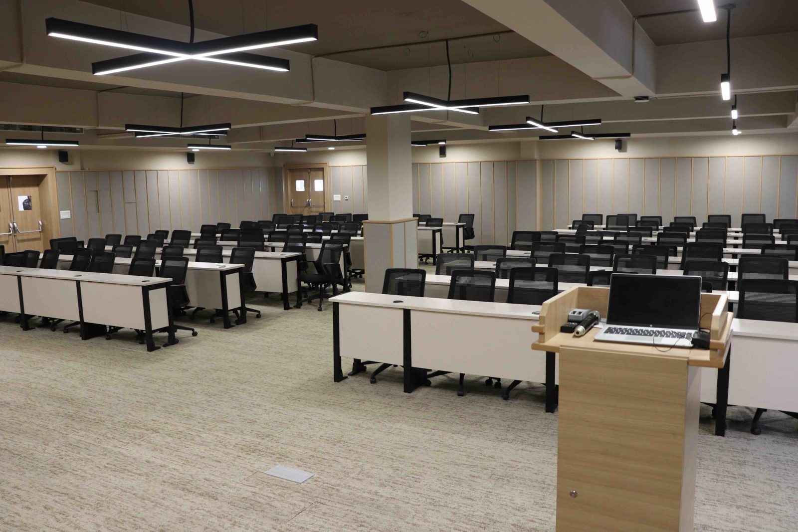 Conference Hall at Jaipuria Lucknow — photo 2