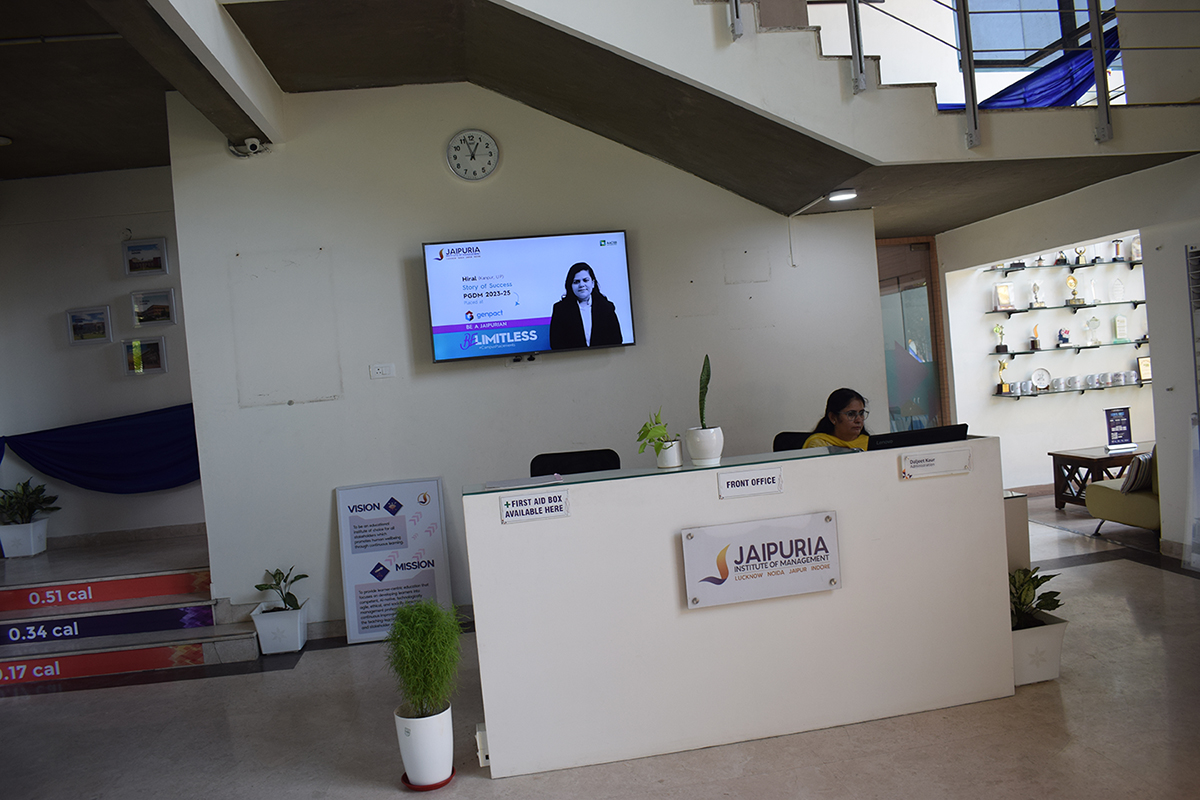 Reception at Jaipuria Noida — photo 1